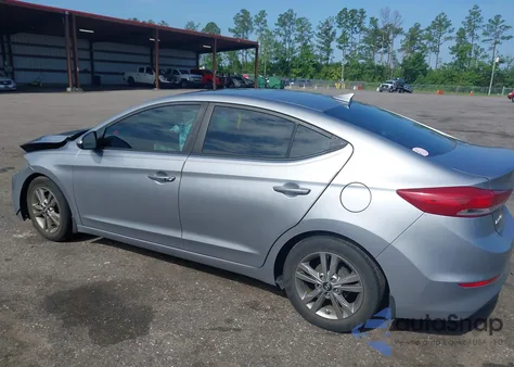 2017 Hyundai Elantra Value Edition z USA, uszkodzony, nr VIN 5NPD84LF6HH201384